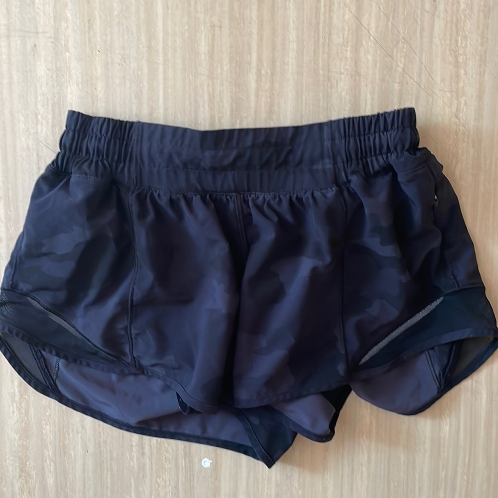 Black Camo Lululemon hottie hot short